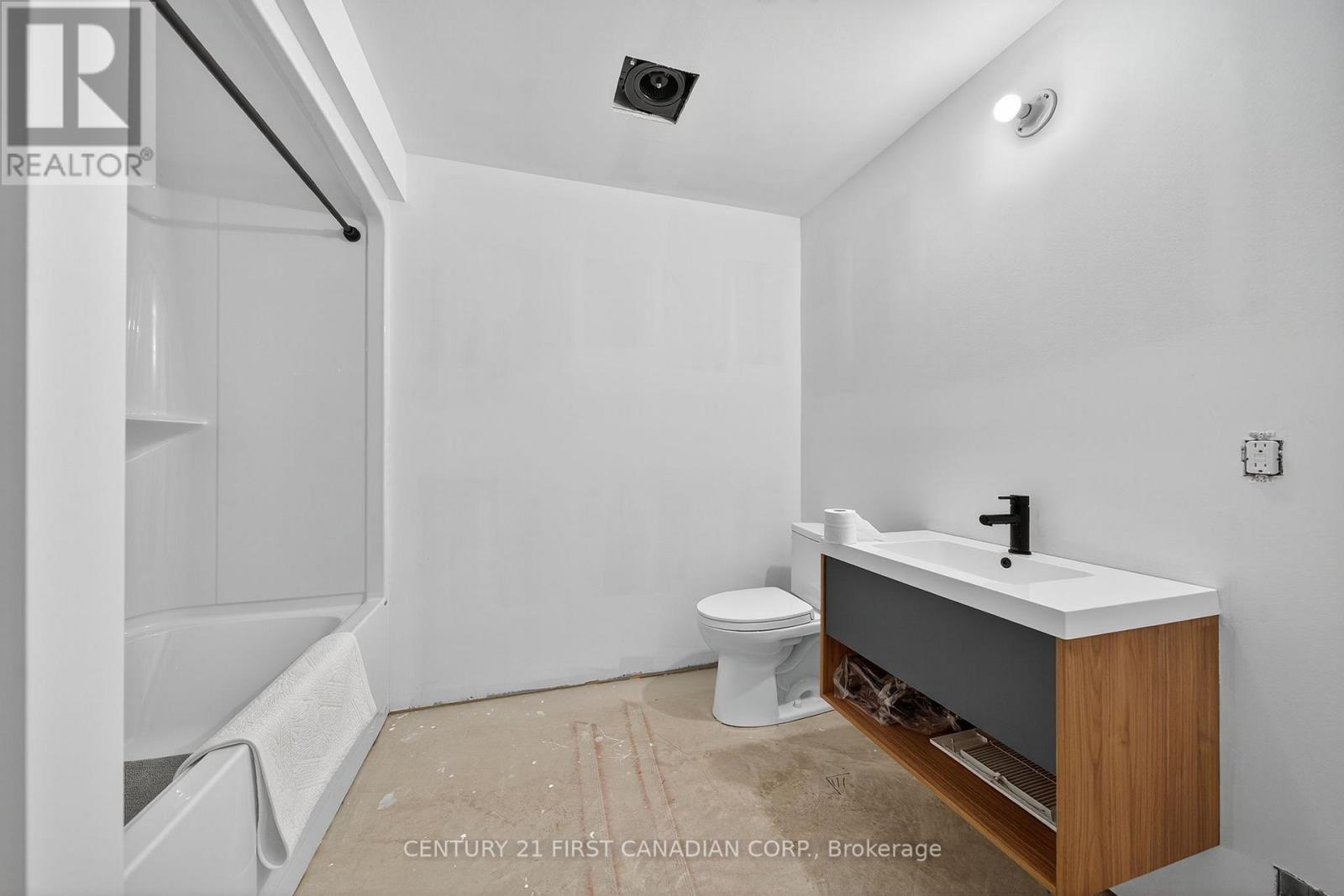 113 Macdonald Street, Lambton Shores, Ontario  N0N 1J0 - Photo 32 - X12510550