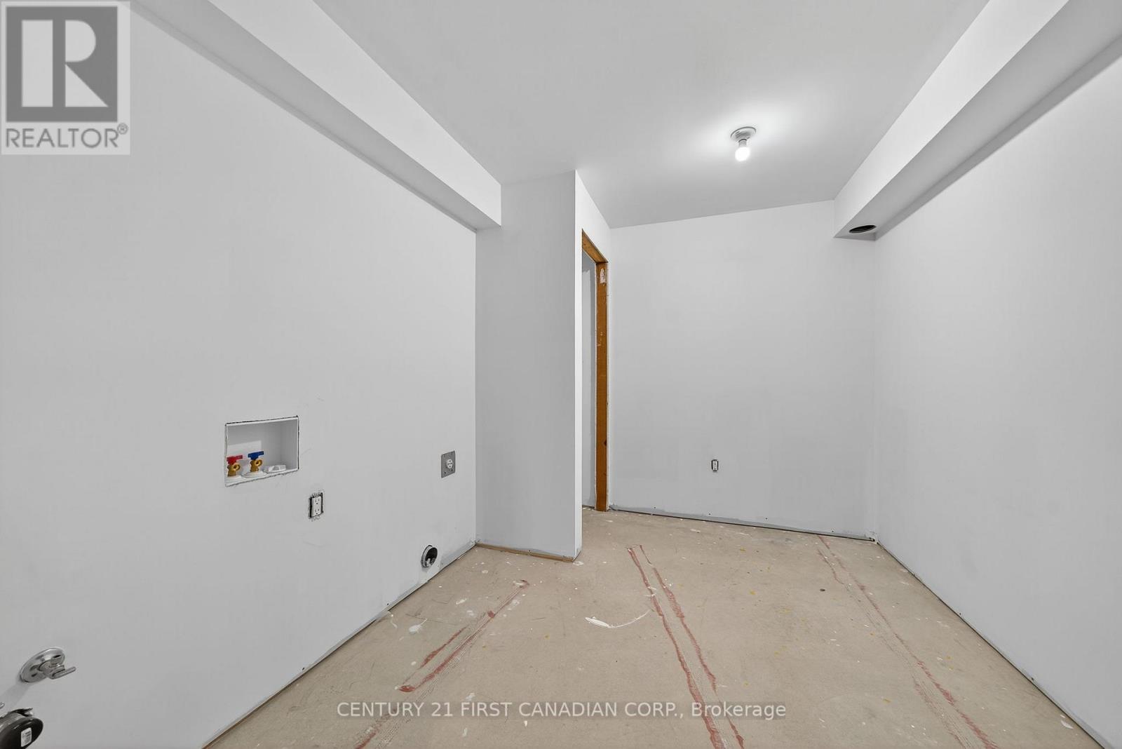 113 Macdonald Street, Lambton Shores, Ontario  N0N 1J0 - Photo 33 - X12510550