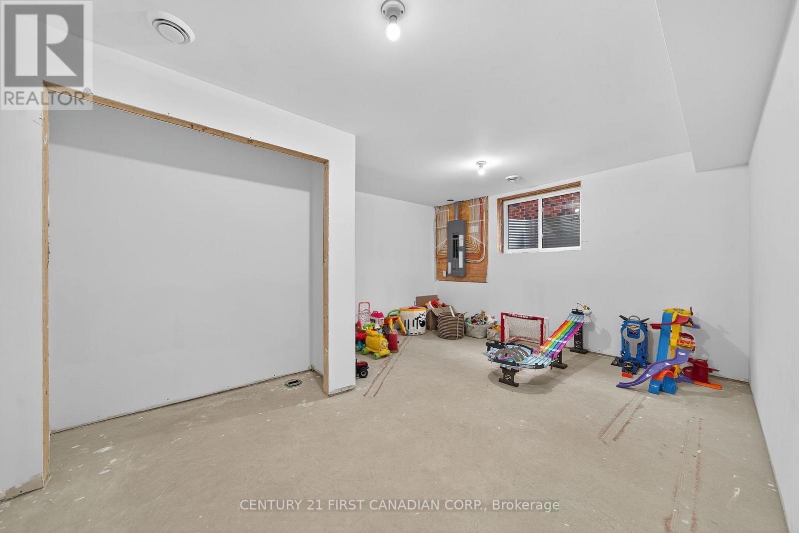 113 Macdonald Street, Lambton Shores, Ontario  N0N 1J0 - Photo 34 - X12510550