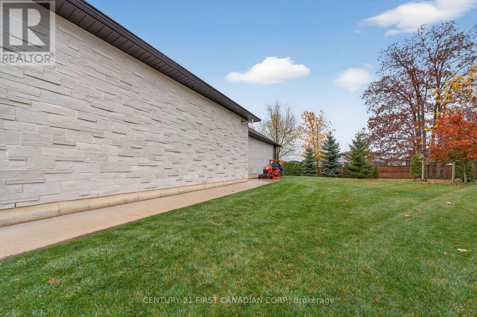 113 Macdonald Street, Lambton Shores, Ontario  N0N 1J0 - Photo 35 - X12510550