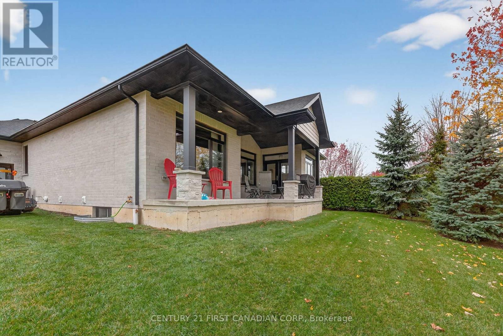 113 Macdonald Street, Lambton Shores, Ontario  N0N 1J0 - Photo 36 - X12510550