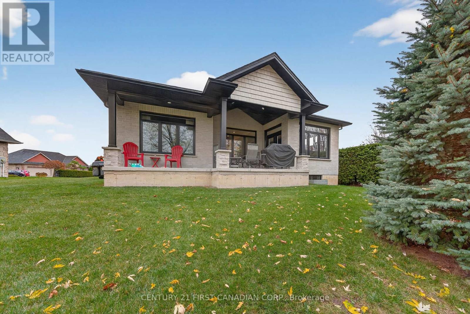 113 Macdonald Street, Lambton Shores, Ontario  N0N 1J0 - Photo 37 - X12510550