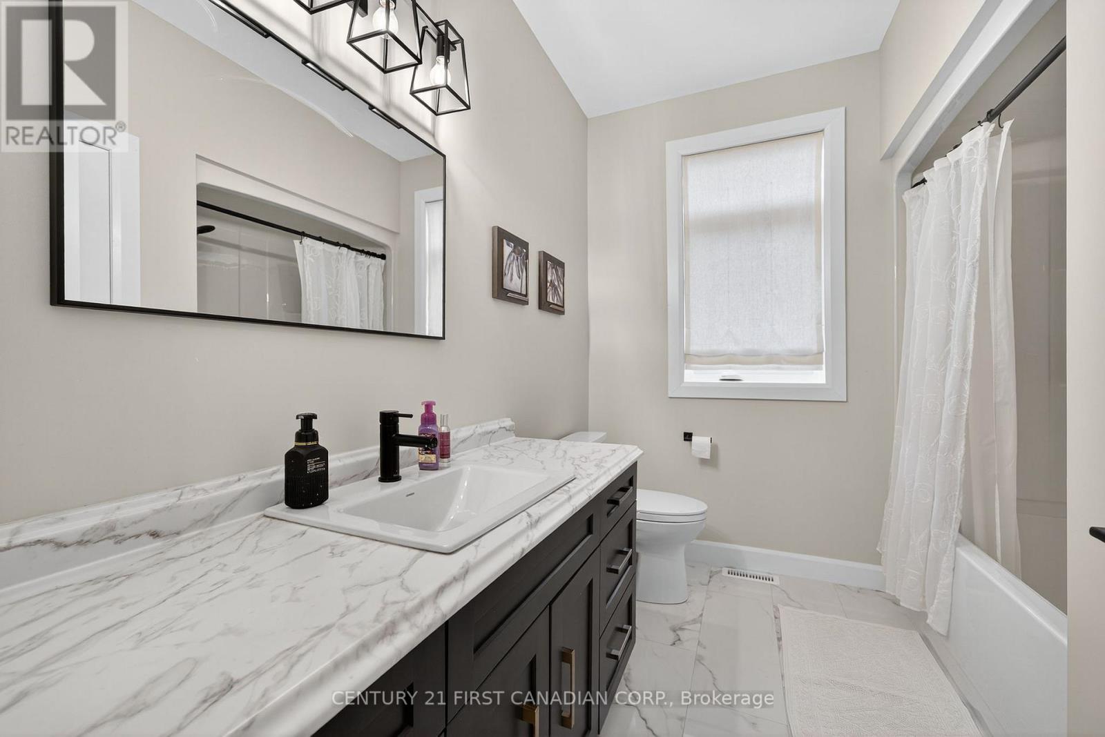 113 Macdonald Street, Lambton Shores, Ontario  N0N 1J0 - Photo 9 - X12510550