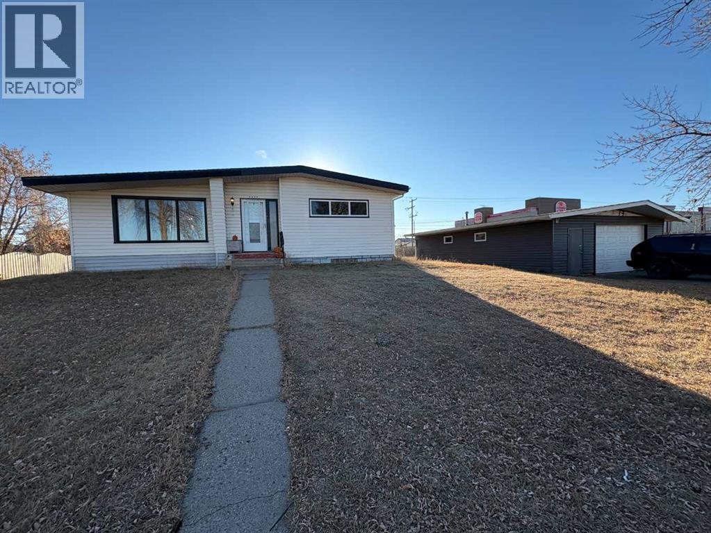 5639 48 Avenue A,b Crescent, Ponoka, Alberta  T4J 1K2 - Photo 2 - A2268983