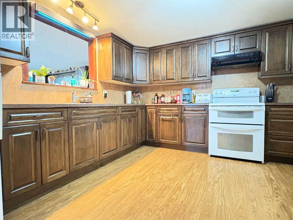 5639 48 Avenue A,b Crescent, Ponoka, Alberta  T4J 1K2 - Photo 4 - A2268983