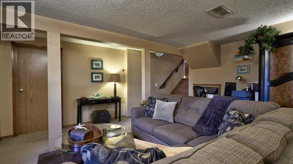 232 Penbrooke Way Se, Calgary, Alberta t2a 3s8 - Photo 33 - A2268091