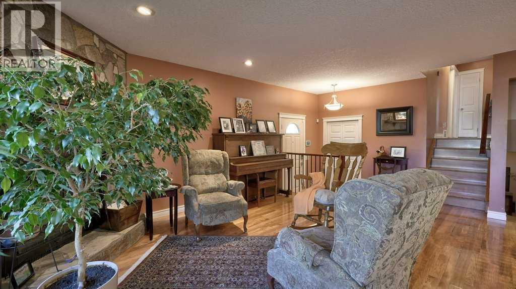 232 Penbrooke Way Se, Calgary, Alberta t2a 3s8 - Photo 4 - A2268091