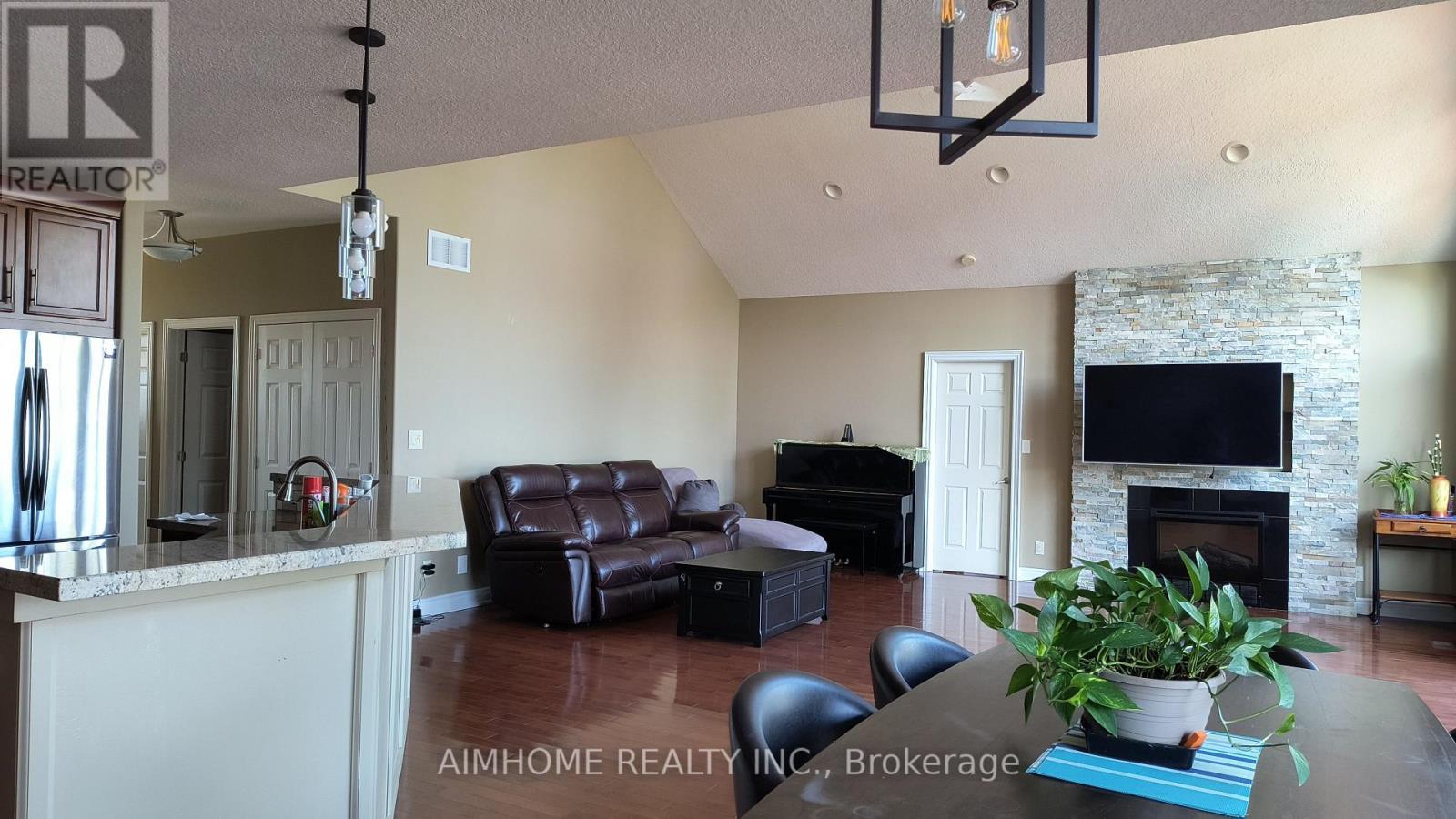 Main Floor - 807 Stone Street, Oshawa, Ontario  L1J 1A4 - Photo 2 - E12510566