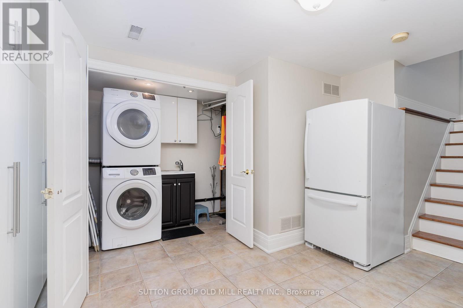 4 Hunter Avenue, Toronto, Ontario  M6E 2C8 - Photo 27 - W12460102