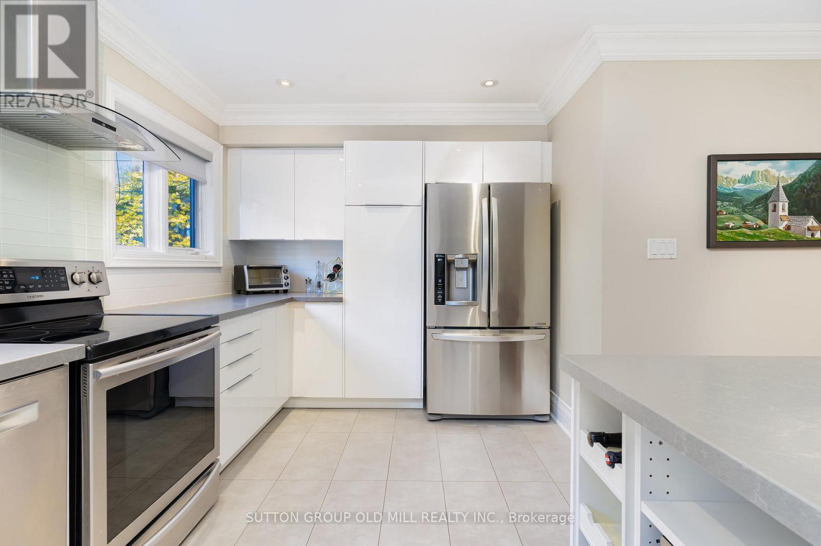 4 Hunter Avenue, Toronto, Ontario  M6E 2C8 - Photo 11 - W12460102