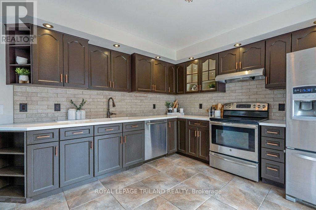 307 Frances Street, Central Elgin, Ontario  N5L 1B2 - Photo 14 - X12400646