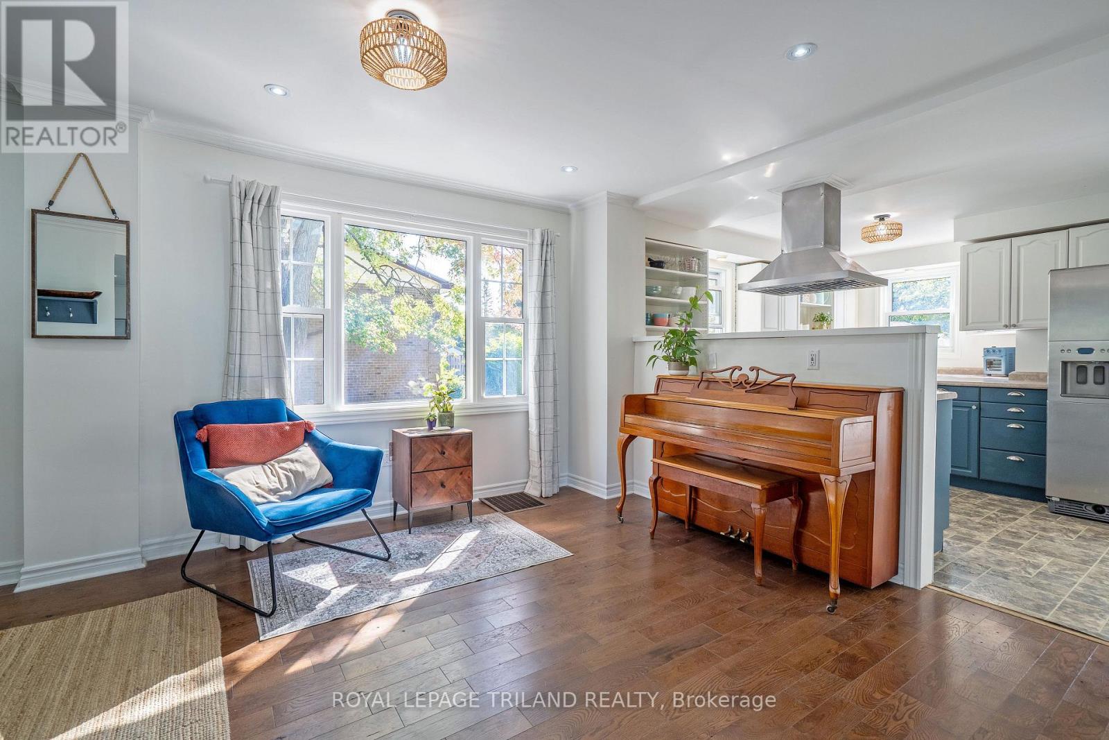 Photo 11 of 49 for 18 Tecumseh Street