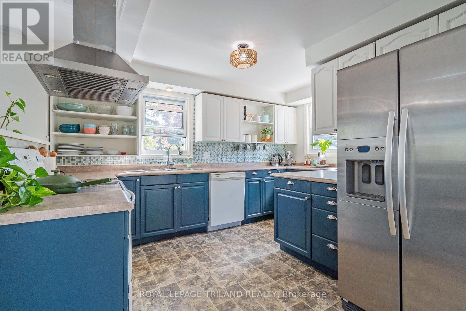 Photo 17 of 49 for 18 Tecumseh Street