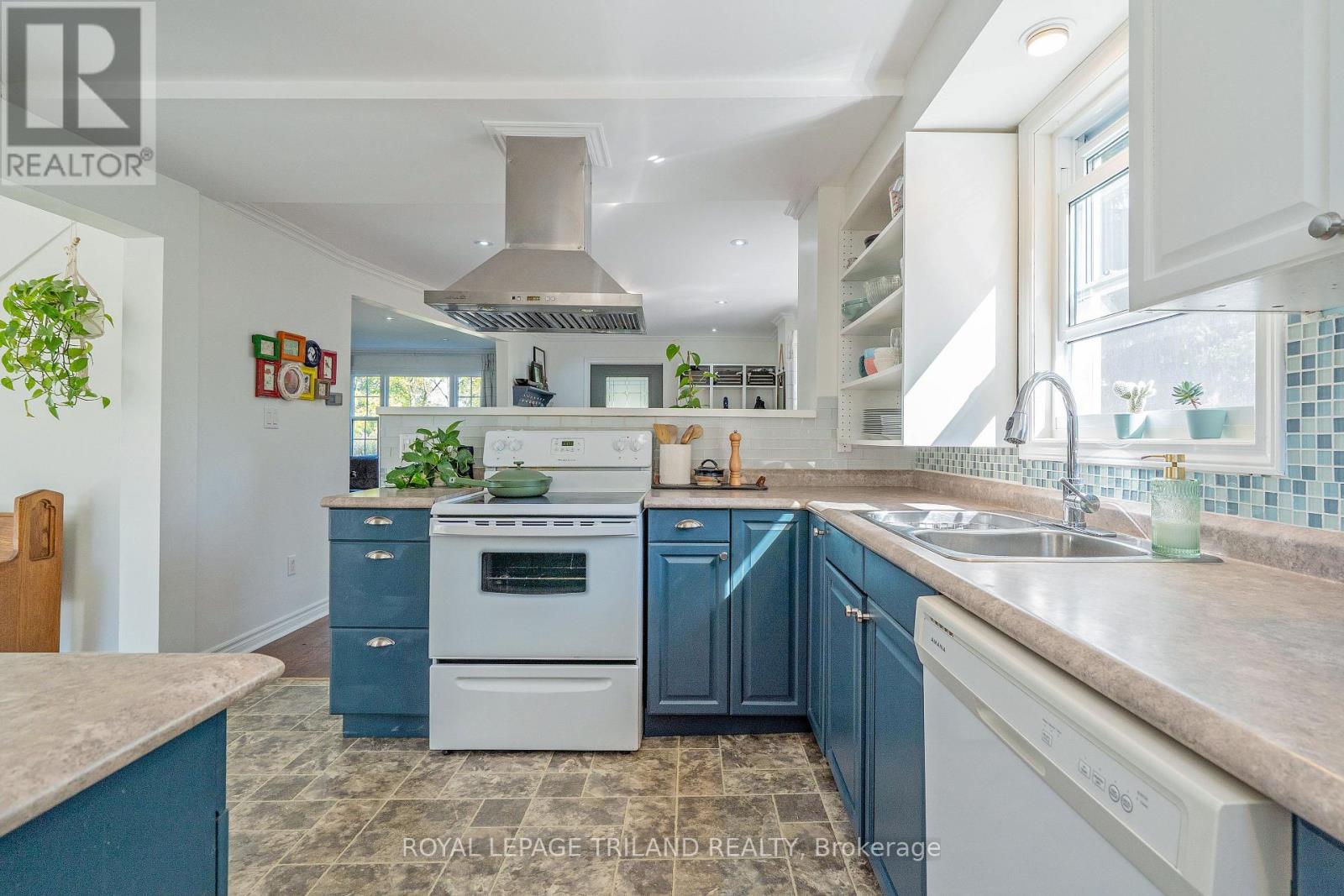 Photo 22 of 49 for 18 Tecumseh Street