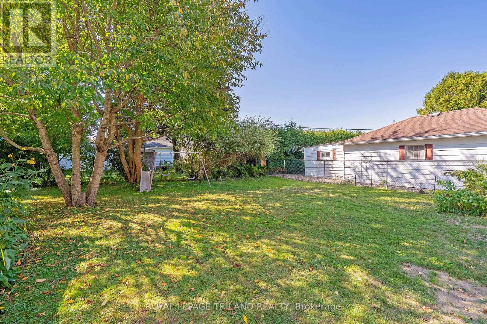 Photo 5 of 49 for 18 Tecumseh Street