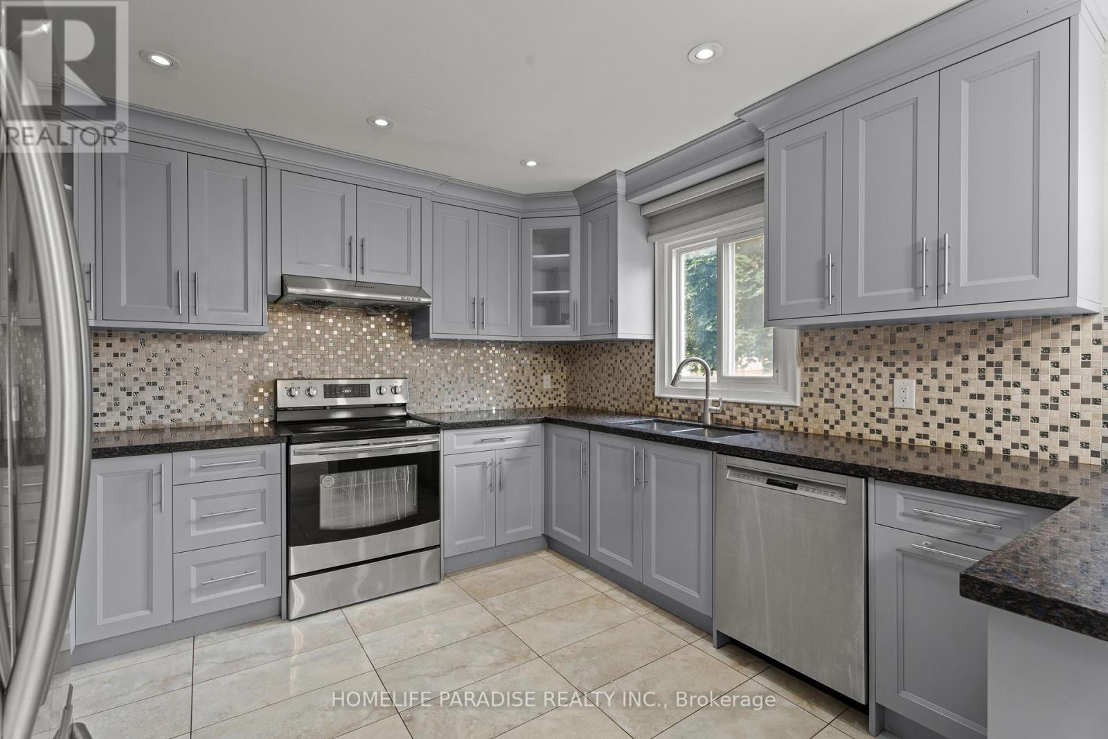 6 Ivy Lea Court, Brampton, Ontario  L6Y 4K6 - Photo 12 - W12510562