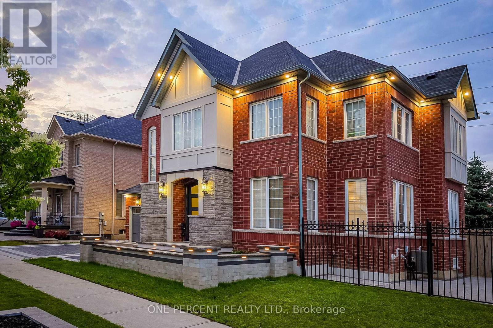 102 Monkton Circle, Brampton, Ontario  L6Y 5Z5 - Photo 2 - W12510564