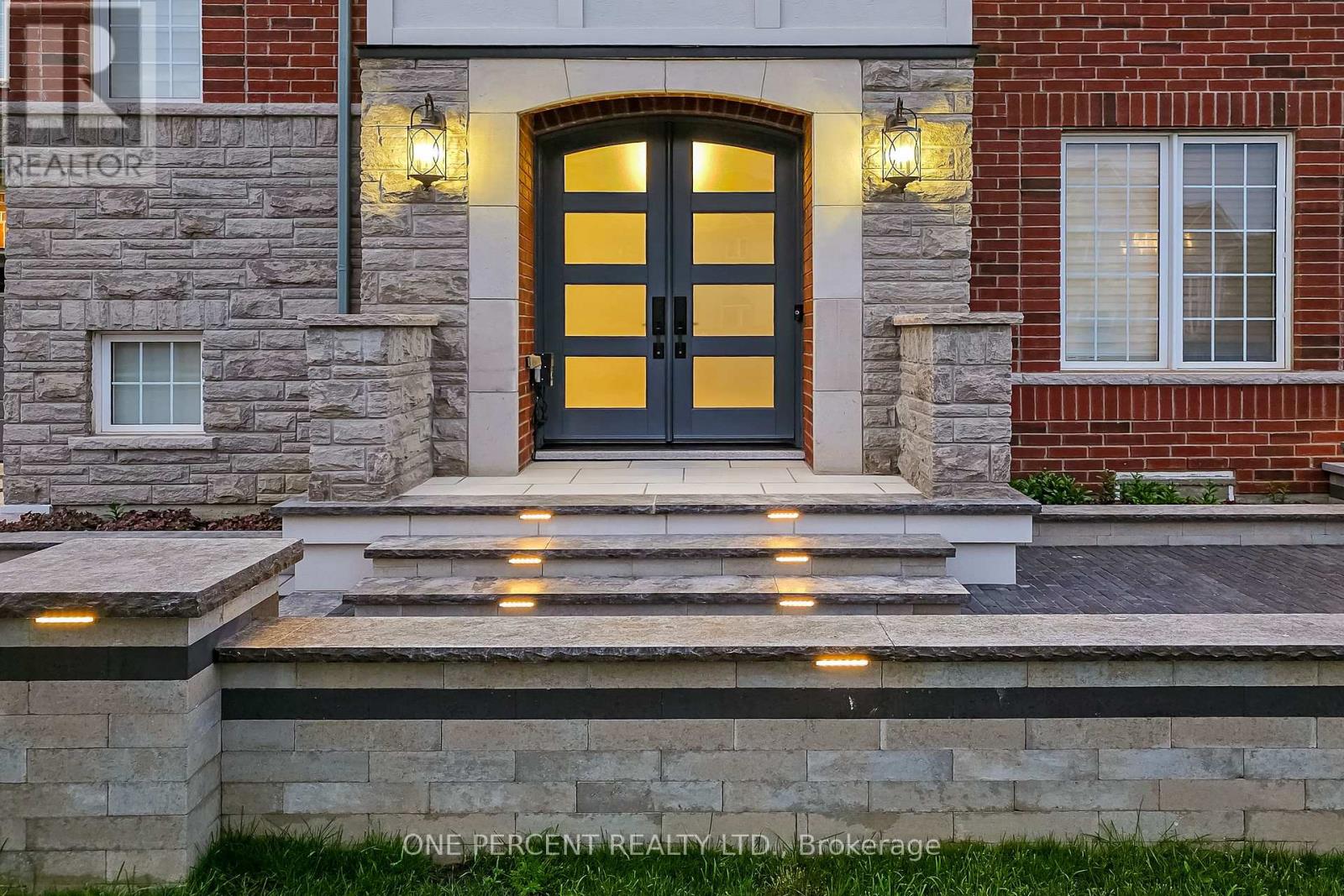 102 Monkton Circle, Brampton, Ontario  L6Y 5Z5 - Photo 6 - W12510564