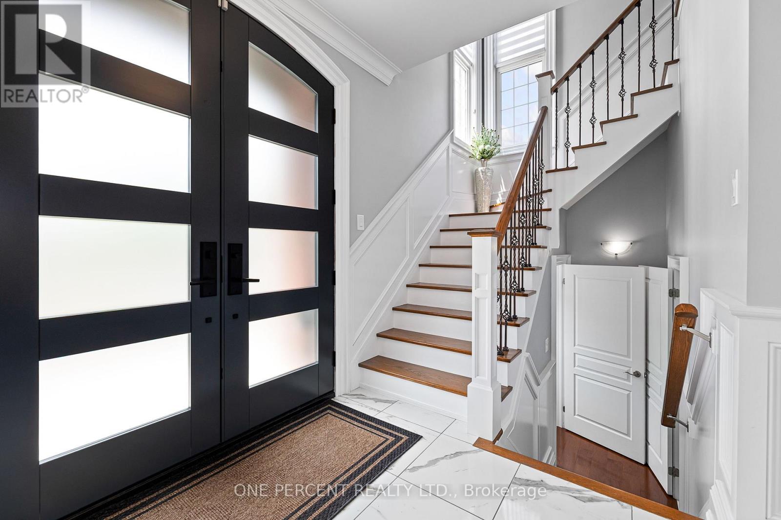 102 Monkton Circle, Brampton, Ontario  L6Y 5Z5 - Photo 8 - W12510564