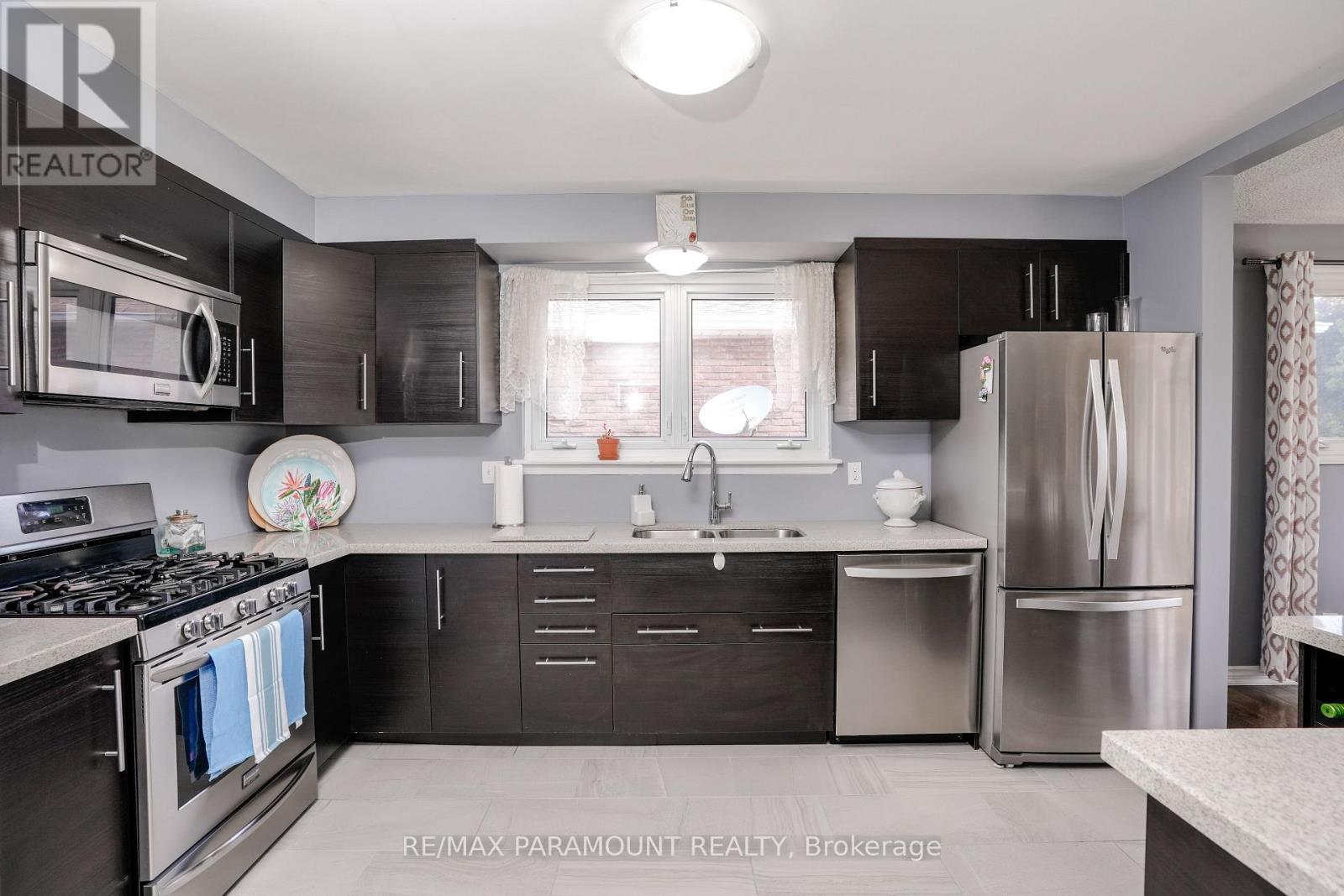 8 Edwin Drive, Brampton, Ontario  L6Y 1A1 - Photo 11 - W12510568