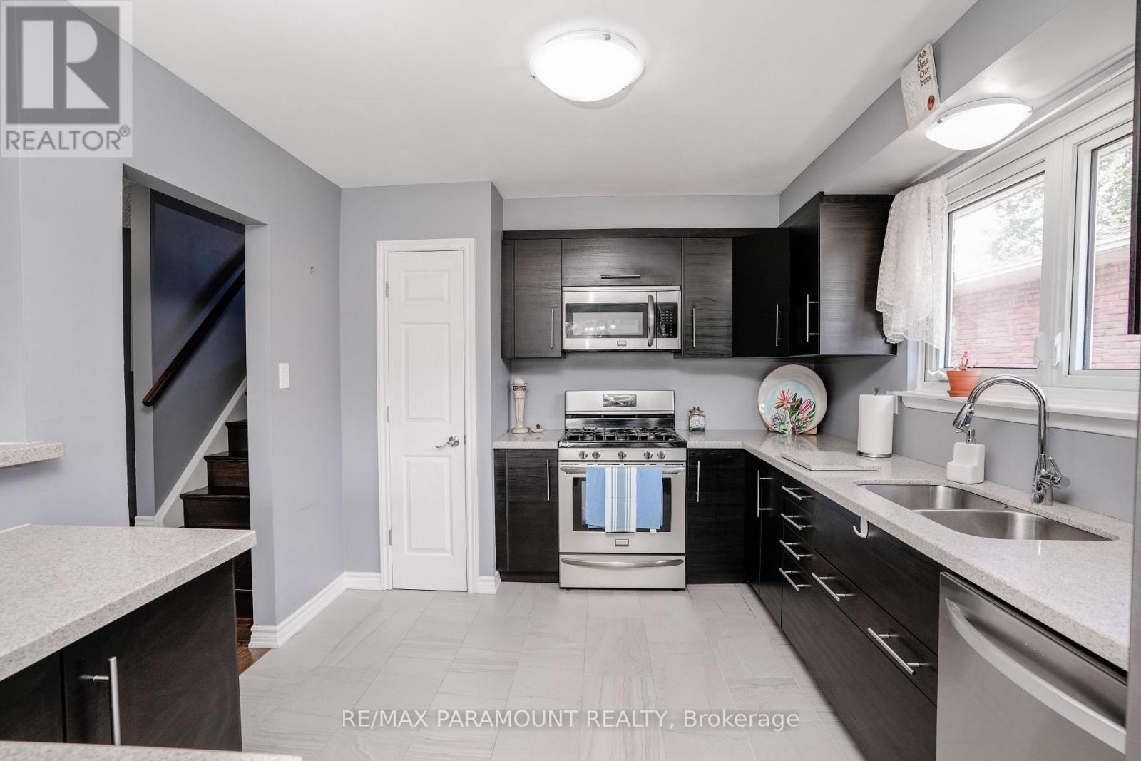 8 Edwin Drive, Brampton, Ontario  L6Y 1A1 - Photo 12 - W12510568