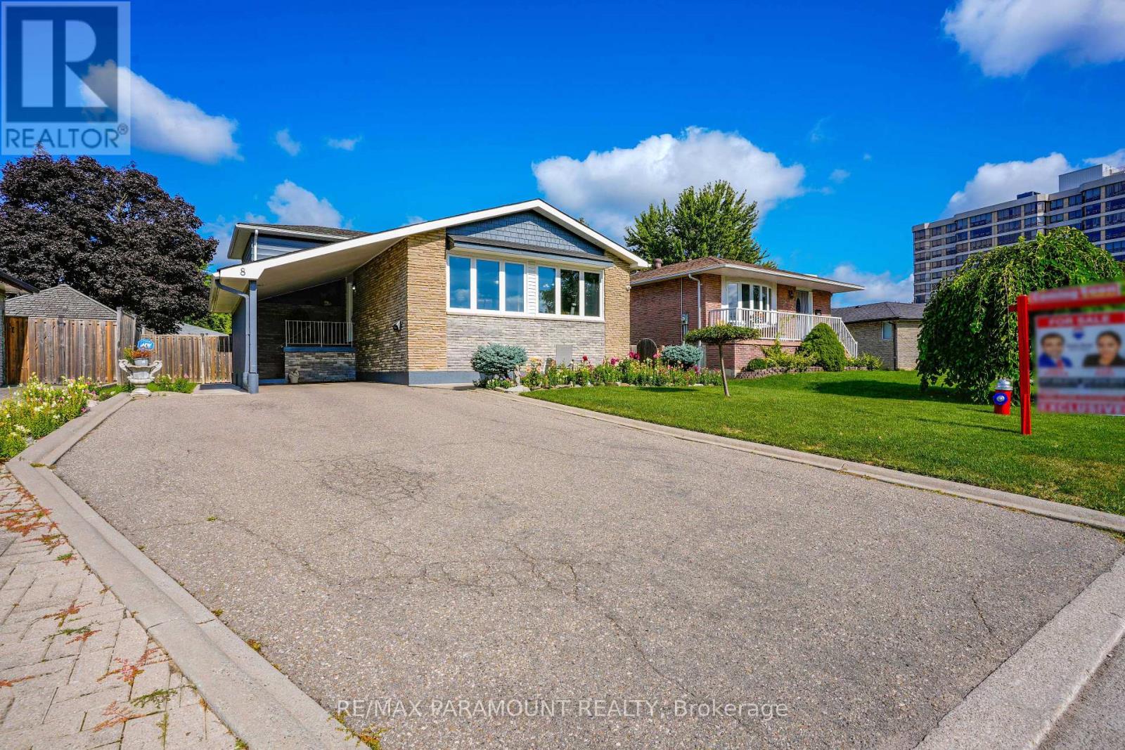 8 Edwin Drive, Brampton, Ontario  L6Y 1A1 - Photo 3 - W12510568