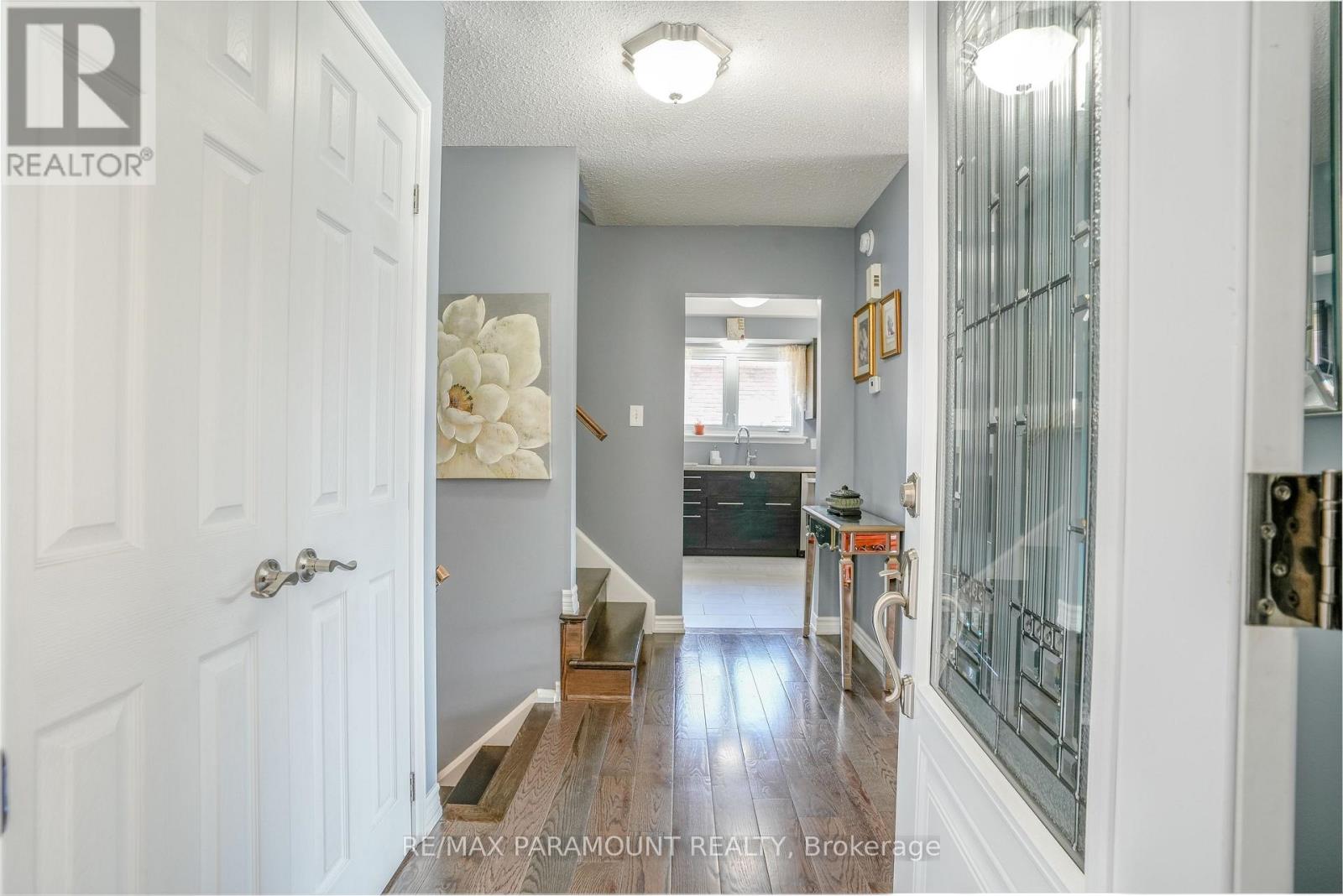 8 Edwin Drive, Brampton, Ontario  L6Y 1A1 - Photo 6 - W12510568