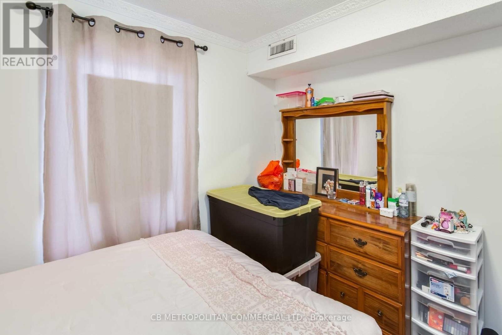 Upper - 2538 Weston Road, Toronto, Ontario  M9N 2A6 - Photo 12 - W12510572