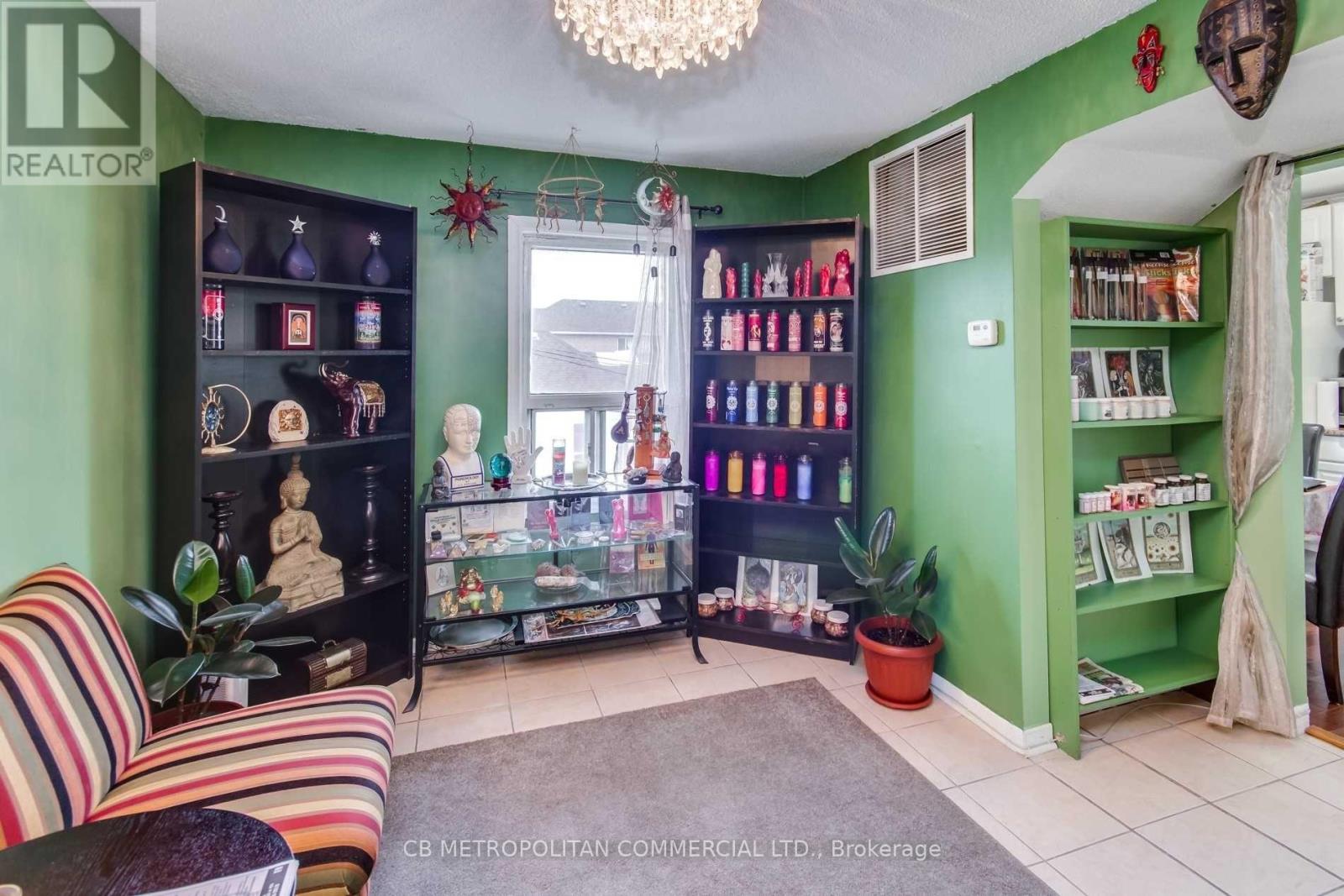 Upper - 2538 Weston Road, Toronto, Ontario  M9N 2A6 - Photo 3 - W12510572