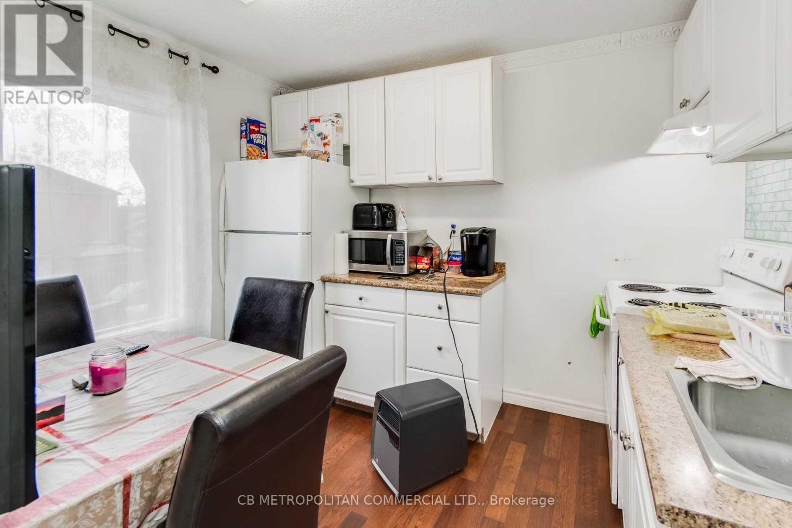 Upper - 2538 Weston Road, Toronto, Ontario  M9N 2A6 - Photo 7 - W12510572