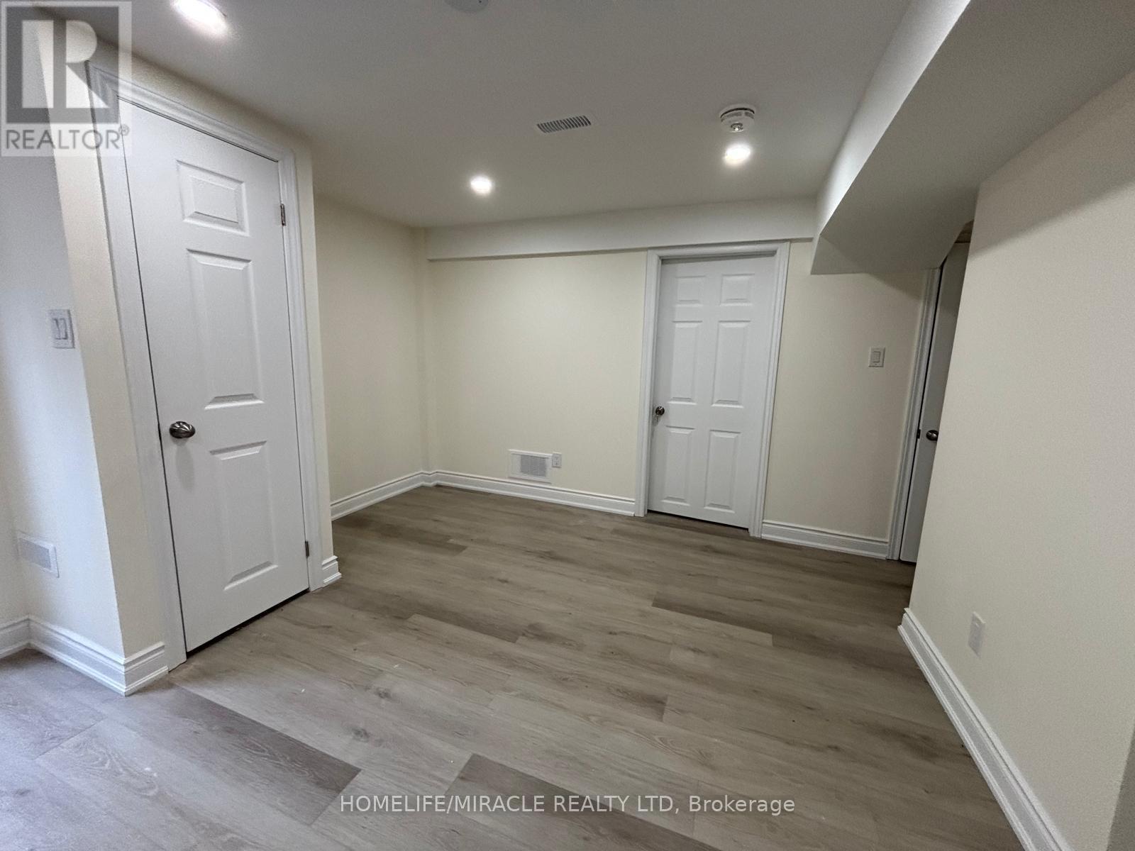 5898 Mersey Street, Mississauga, Ontario  L5V 1V9 - Photo 10 - W12510582