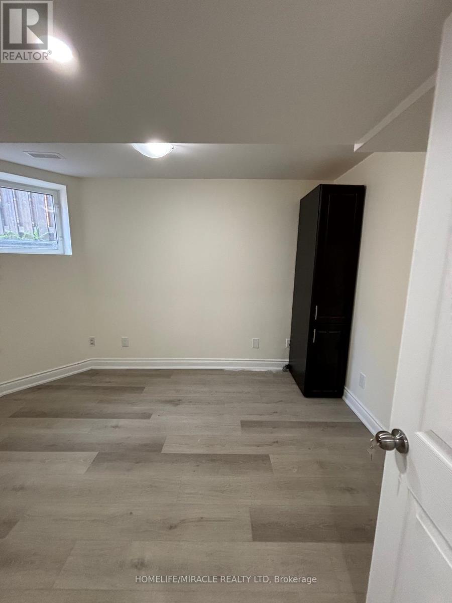 5898 Mersey Street, Mississauga, Ontario  L5V 1V9 - Photo 12 - W12510582