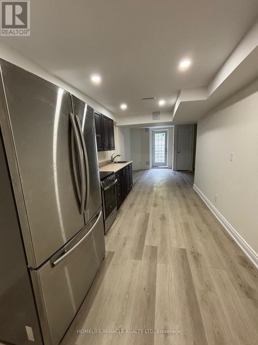 5898 Mersey Street, Mississauga, Ontario  L5V 1V9 - Photo 4 - W12510582