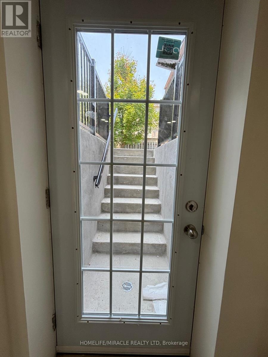 5898 Mersey Street, Mississauga, Ontario  L5V 1V9 - Photo 6 - W12510582