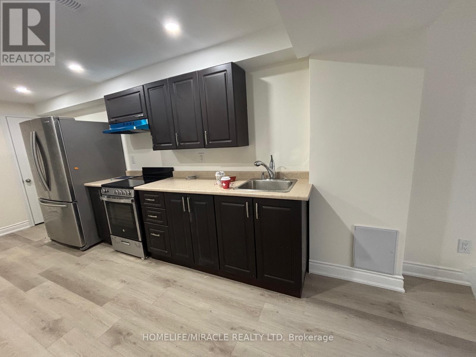 5898 Mersey Street, Mississauga, Ontario  L5V 1V9 - Photo 8 - W12510582