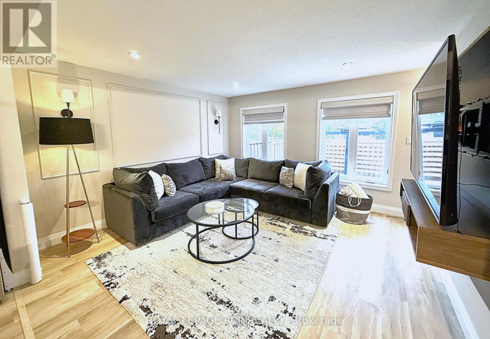 113 Winterton Court, Orangeville, Ontario L9W 6Z7 - Photo 4 - W12495740