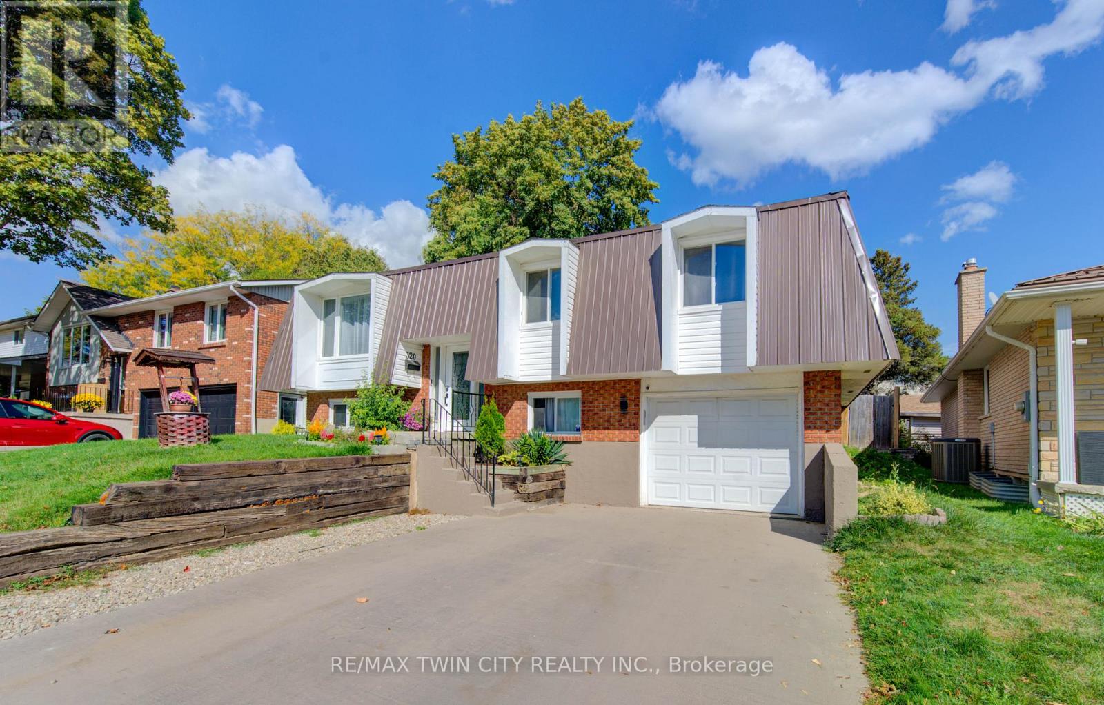 320 COUNTRY HILL DRIVE, Kitchener, Ontario