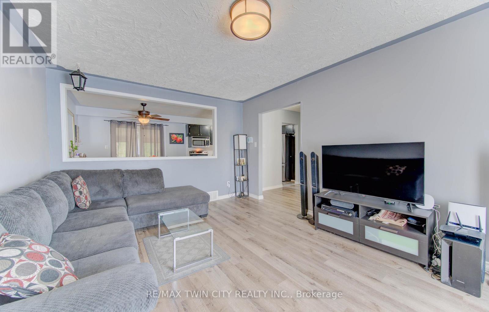 320 Country Hill Drive, Kitchener, Ontario  N2E 2C2 - Photo 10 - X12510596