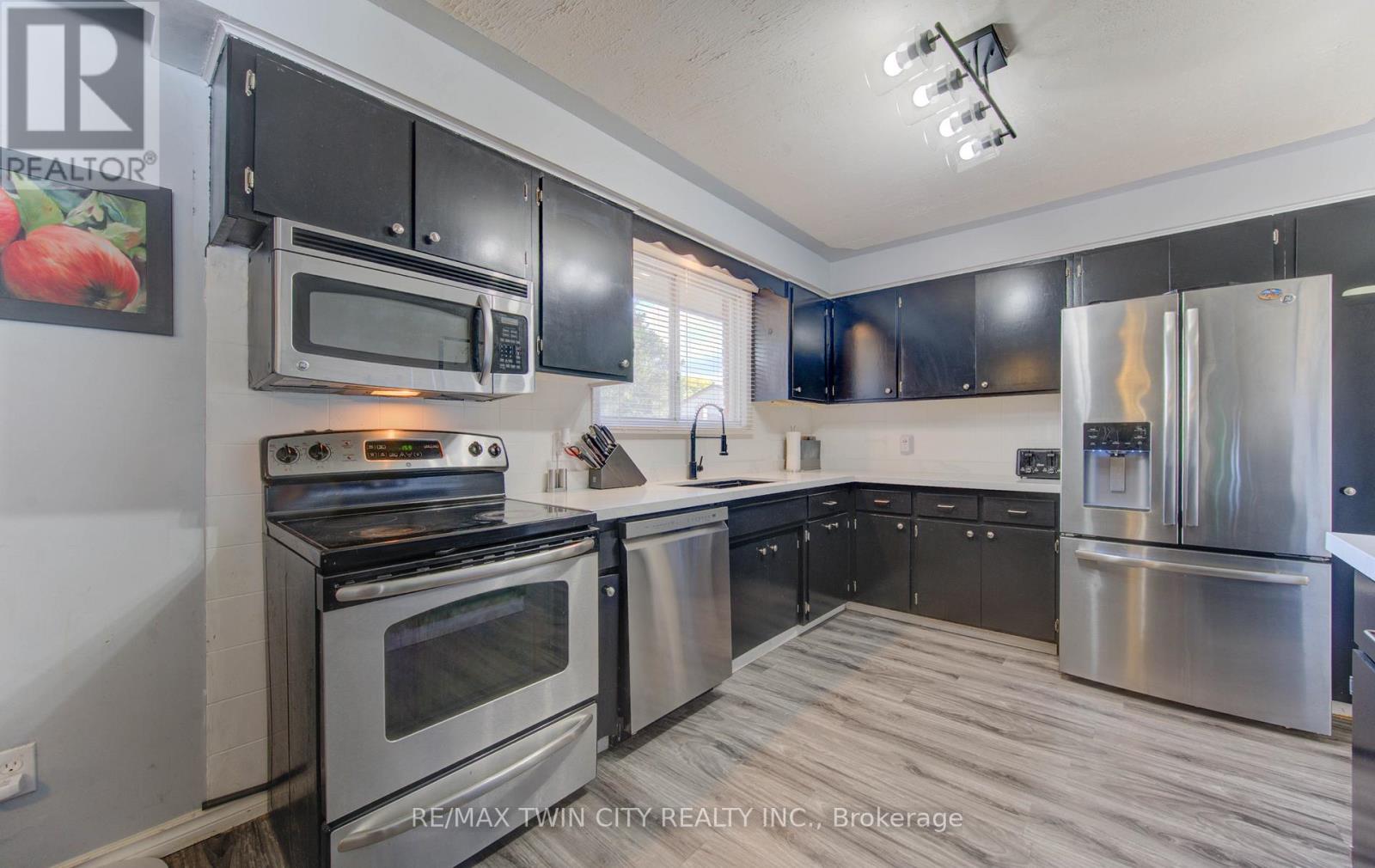 320 Country Hill Drive, Kitchener, Ontario  N2E 2C2 - Photo 16 - X12510596