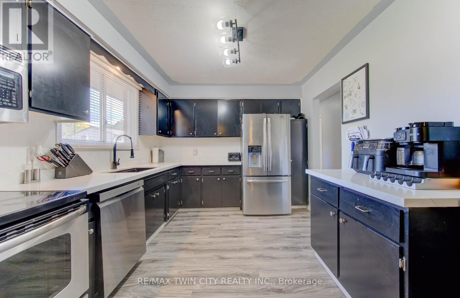 320 Country Hill Drive, Kitchener, Ontario  N2E 2C2 - Photo 17 - X12510596