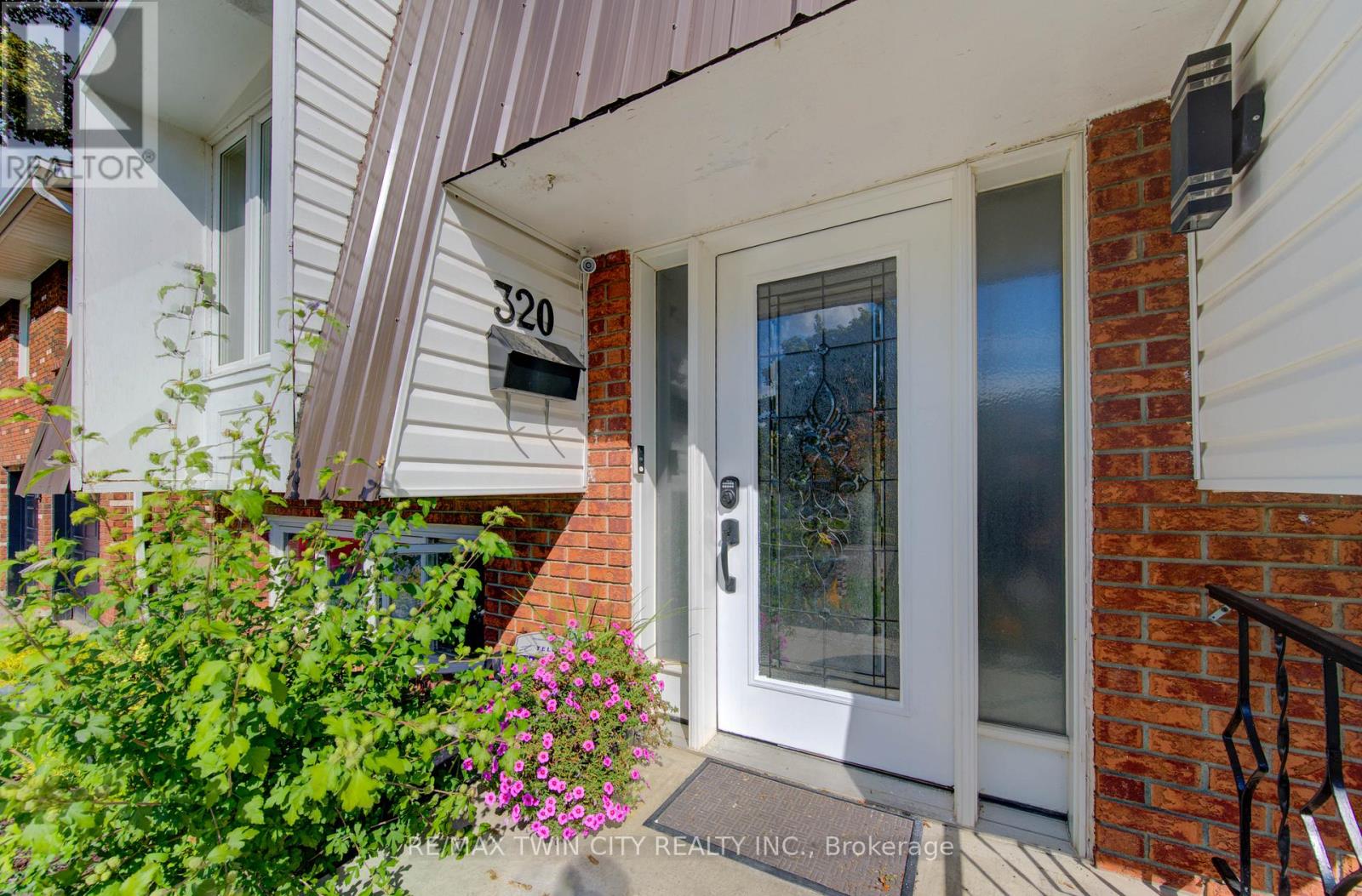 320 Country Hill Drive, Kitchener, Ontario  N2E 2C2 - Photo 5 - X12510596