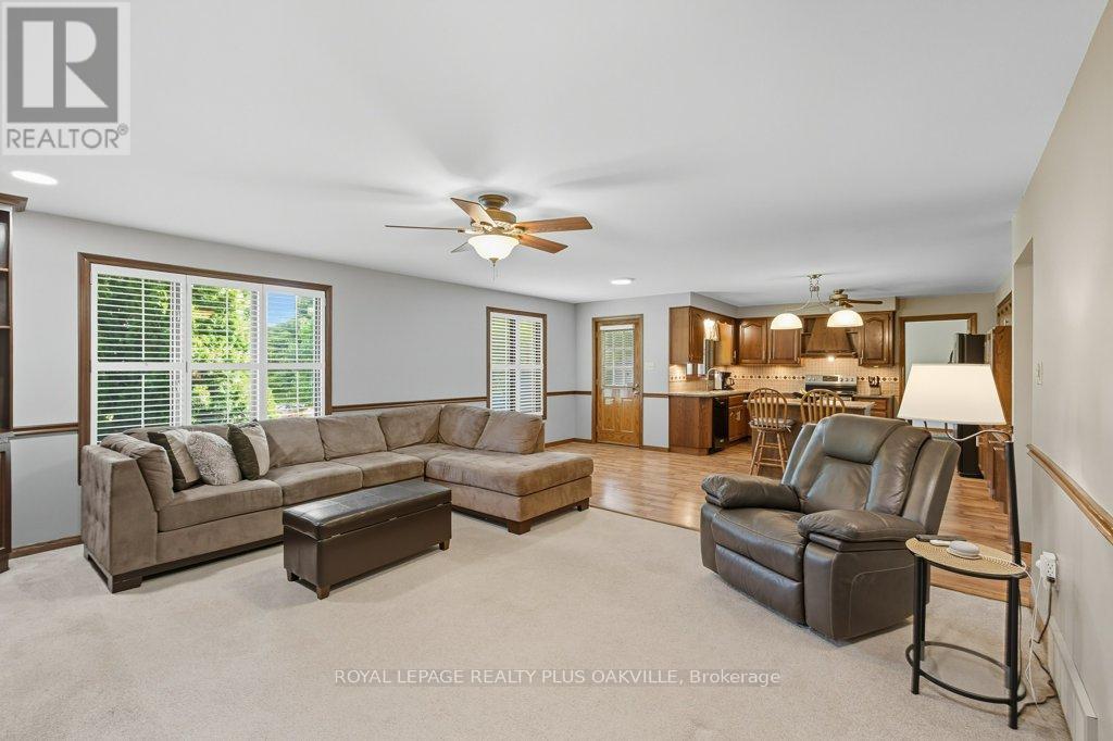 67 Horizon Court, Hamilton, Ontario  L9B 1W9 - Photo 11 - X12510604