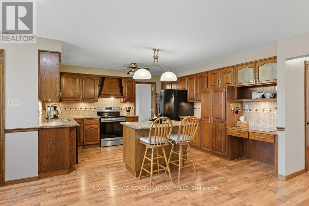 67 Horizon Court, Hamilton, Ontario  L9B 1W9 - Photo 13 - X12510604