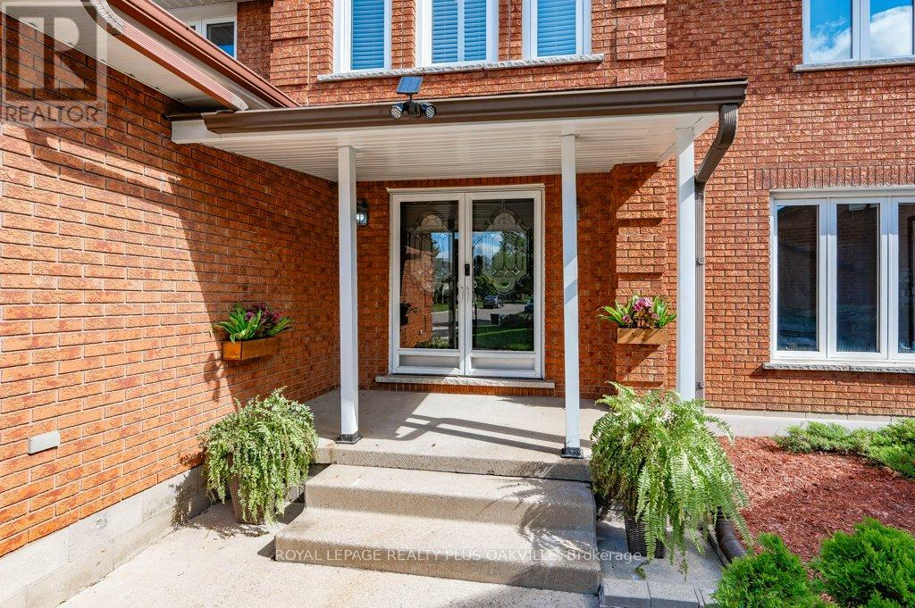 67 Horizon Court, Hamilton, Ontario  L9B 1W9 - Photo 4 - X12510604