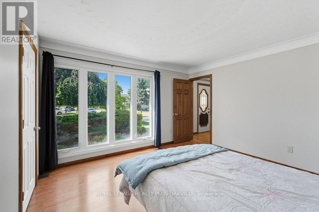 67 Horizon Court, Hamilton, Ontario  L9B 1W9 - Photo 8 - X12510604