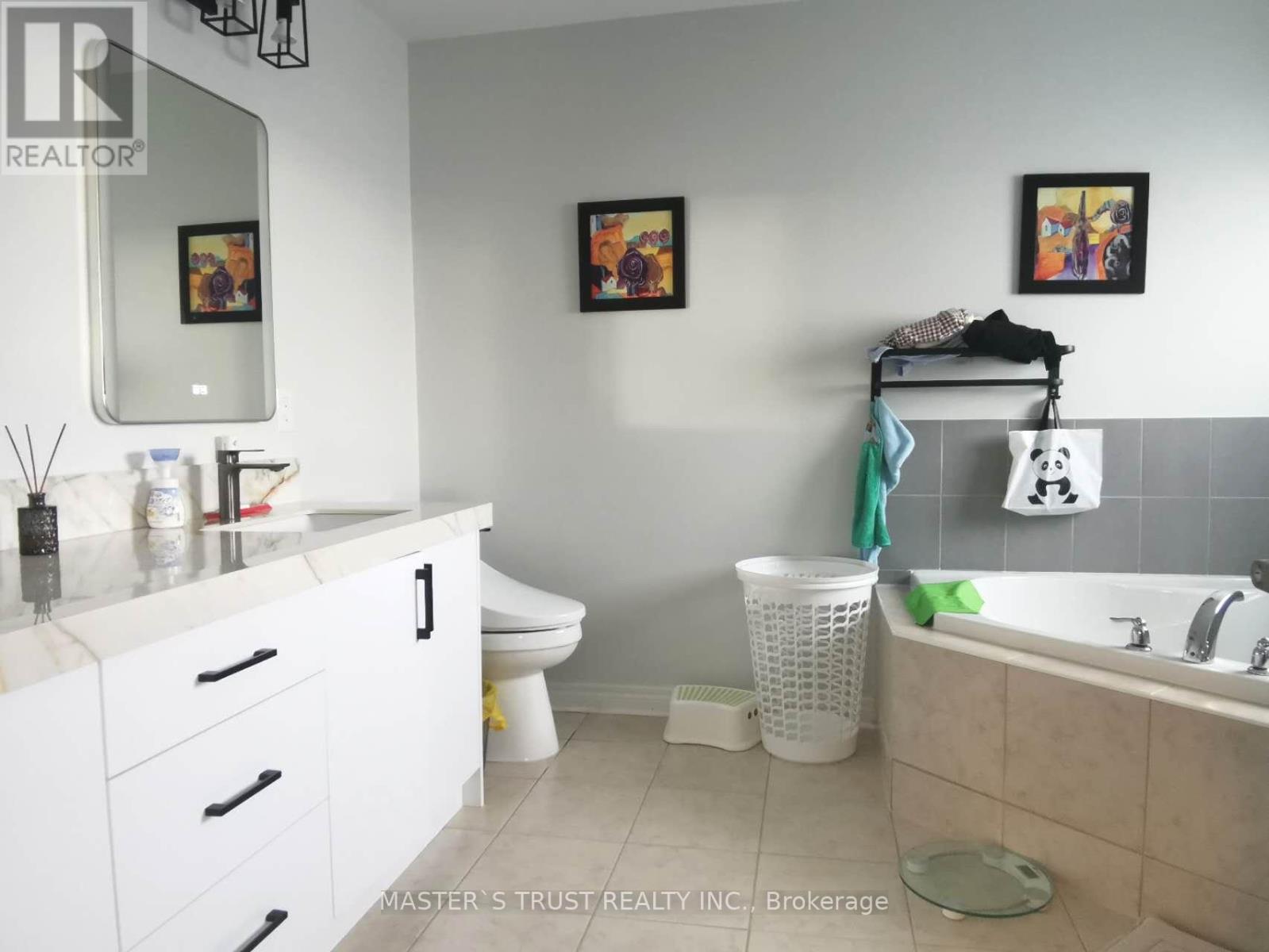 115 Herefordshire Crescent, East Gwillimbury, Ontario  L9N 0B5 - Photo 23 - N12506206