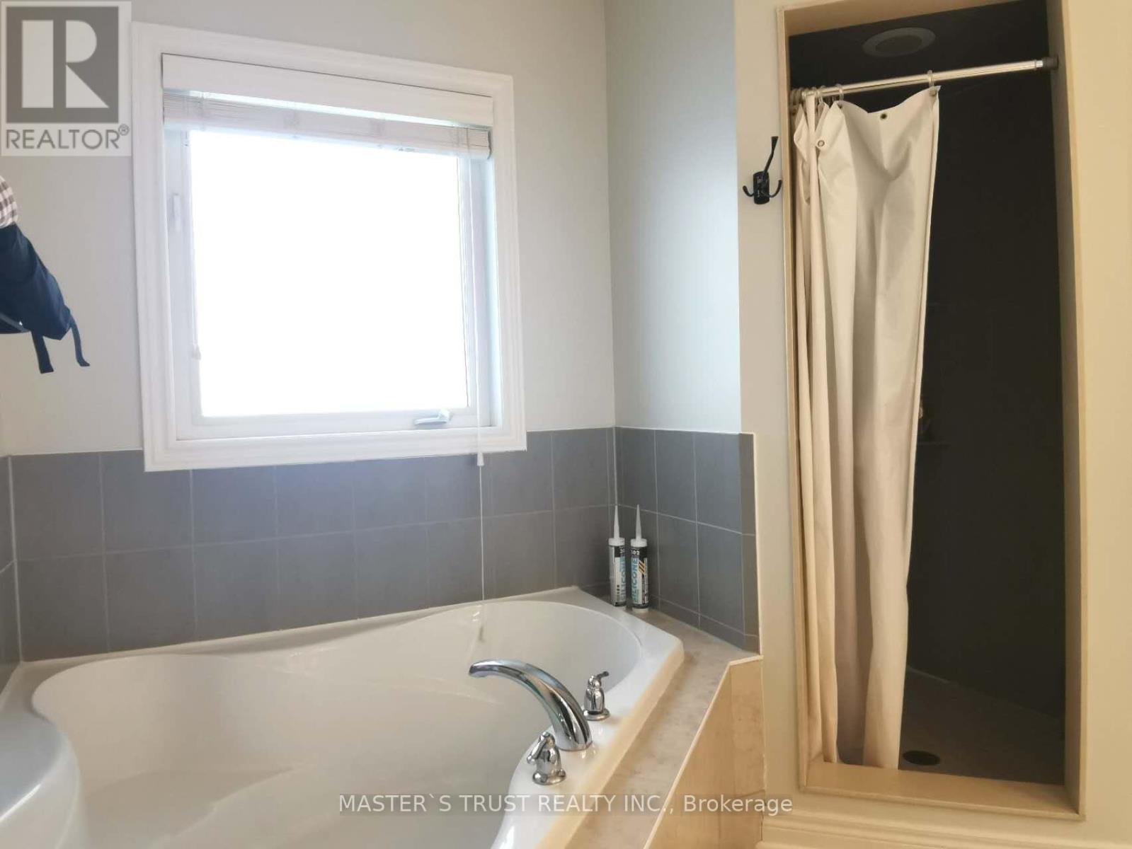 115 Herefordshire Crescent, East Gwillimbury, Ontario  L9N 0B5 - Photo 24 - N12506206