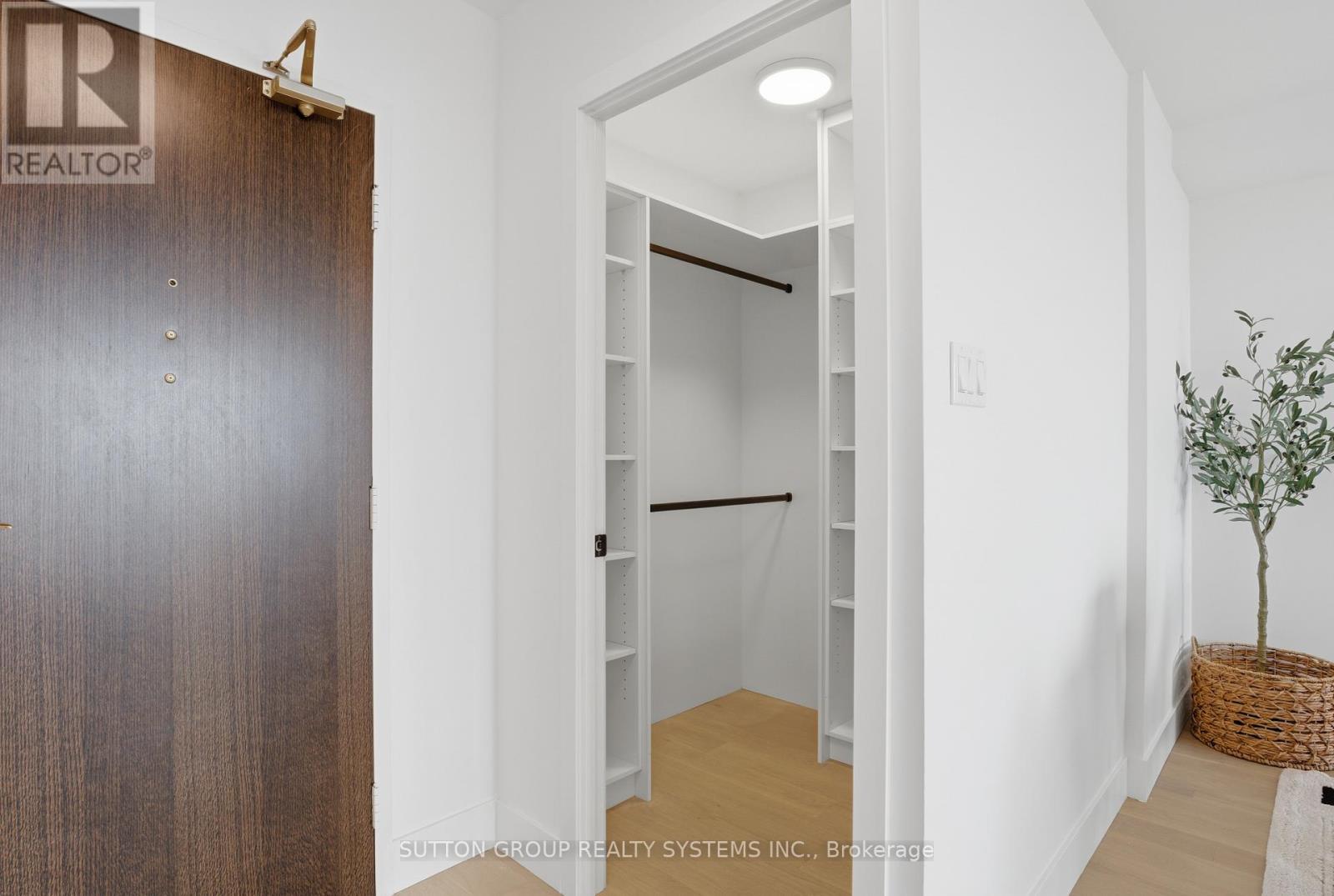 2107 - 820 Burnhamthorpe Road, Toronto, Ontario M9C 4W2 - Photo 12 - W12488456