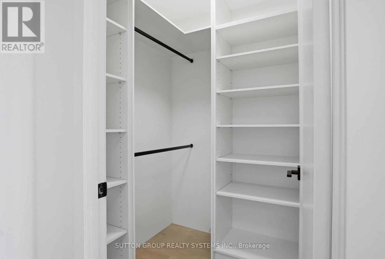 2107 - 820 Burnhamthorpe Road, Toronto, Ontario M9C 4W2 - Photo 13 - W12488456