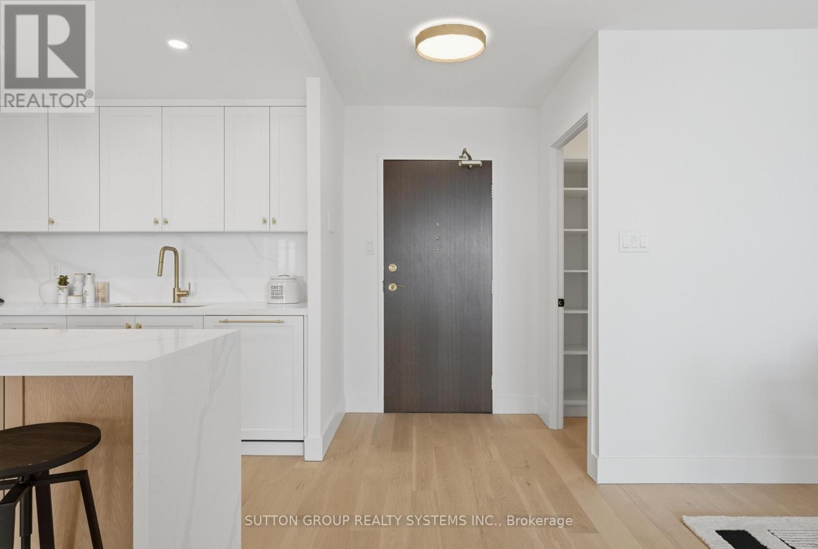 2107 - 820 Burnhamthorpe Road, Toronto, Ontario M9C 4W2 - Photo 2 - W12488456